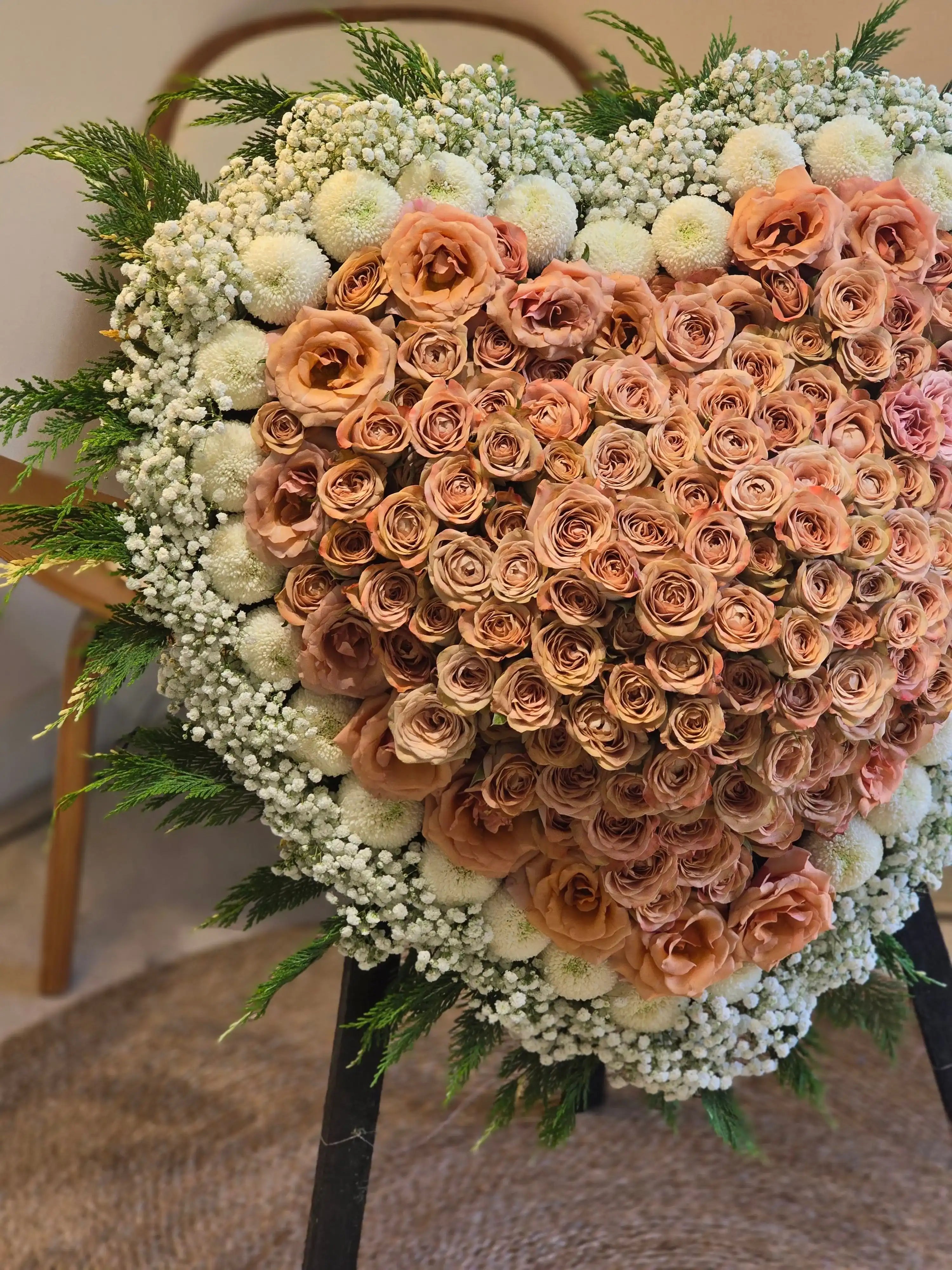 Western Bereavement Flower Plaques: Gentle Floral Art to Heal Grief, Infusing Love and Warmth into Funerals