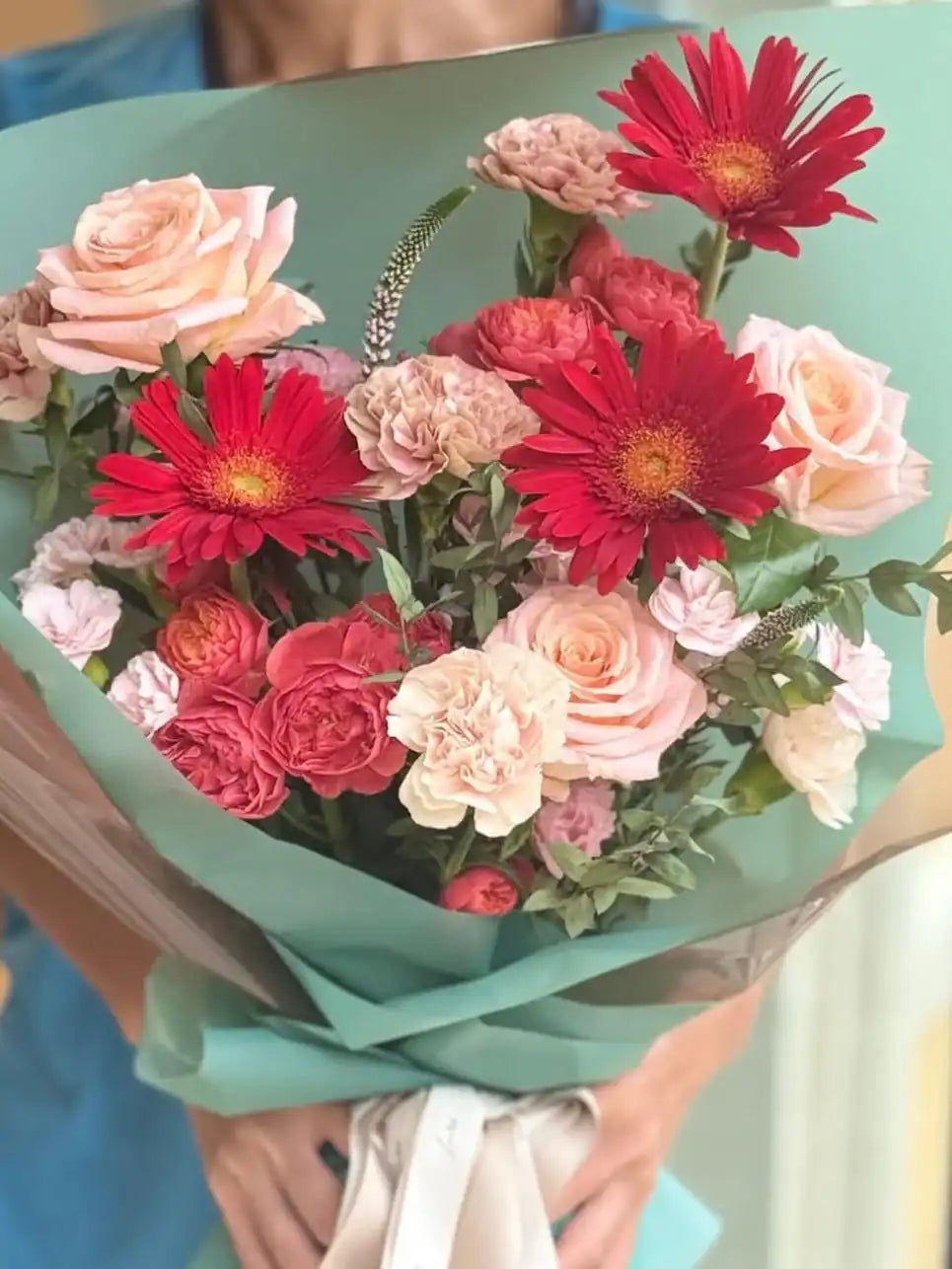 Lazy Paris Muse - 紅色非洲菊花束