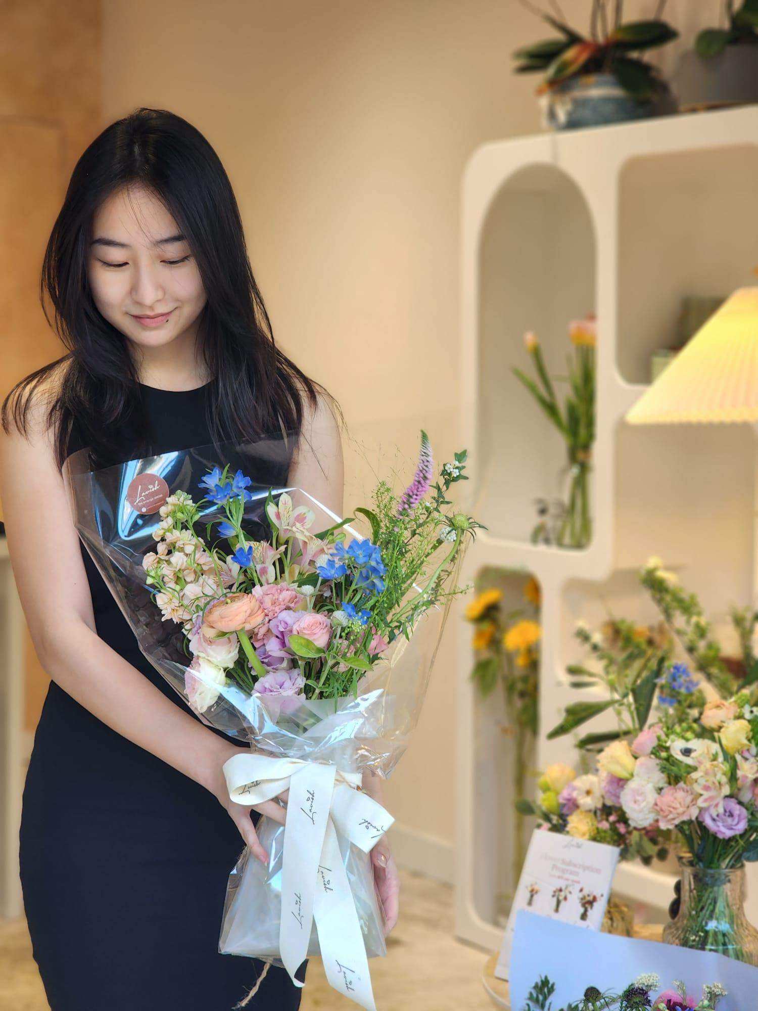 Airy - Alstroemerias Bouquet - Lavish Florist