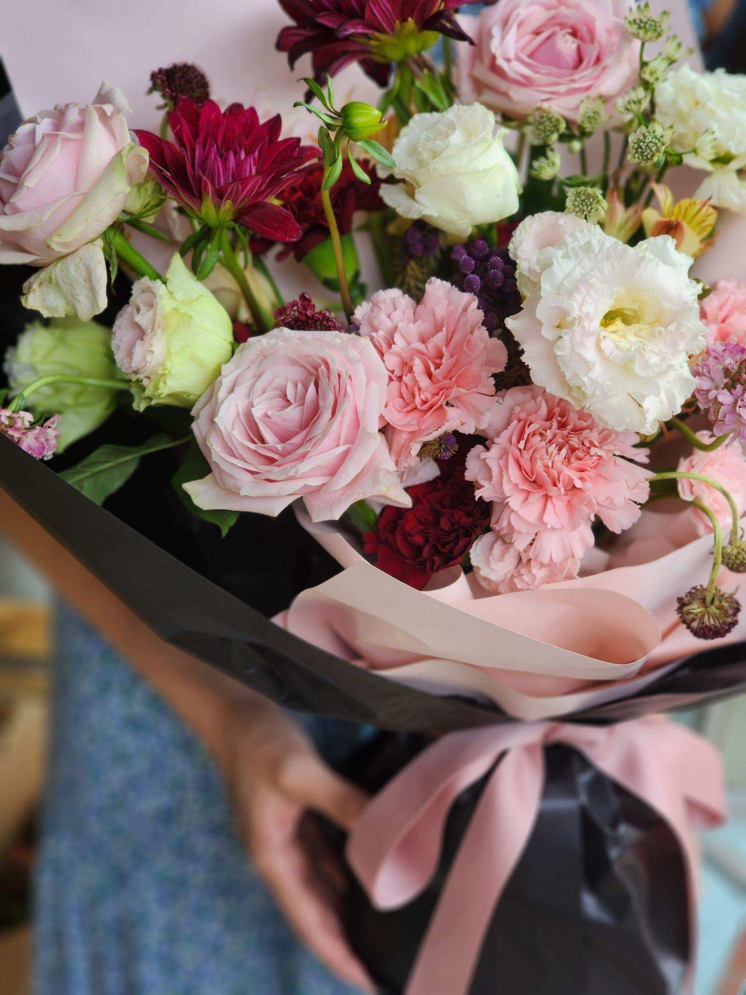 BlackPink - Rose Carnation Bouquet - Lavish Florist