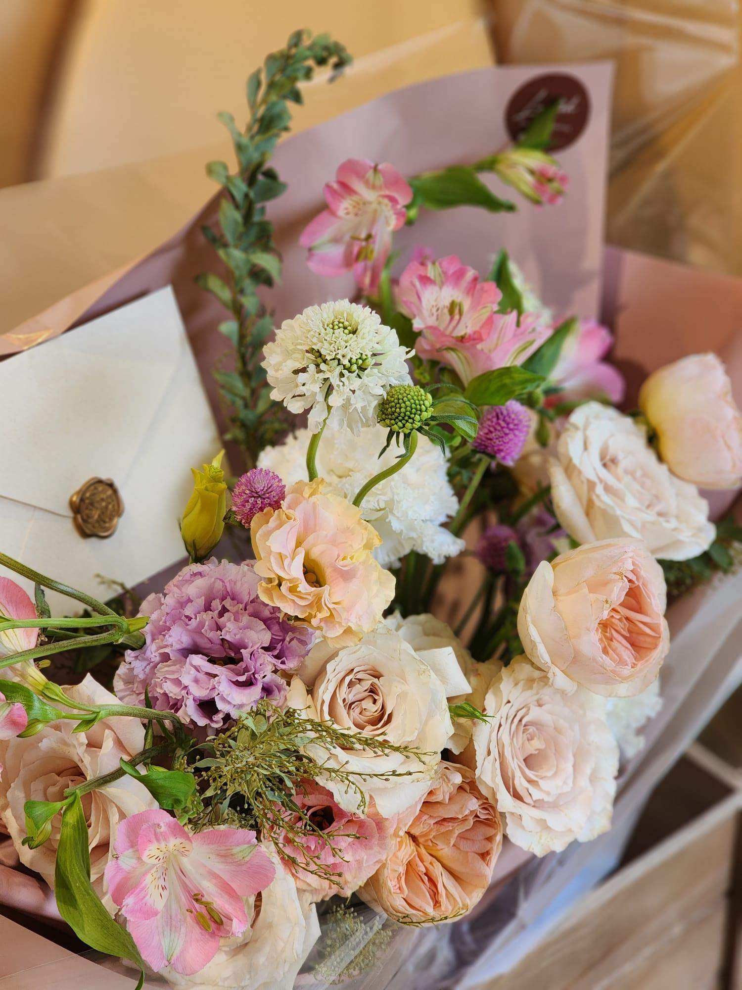Milky - Rose Bouquet - Lavish Florist