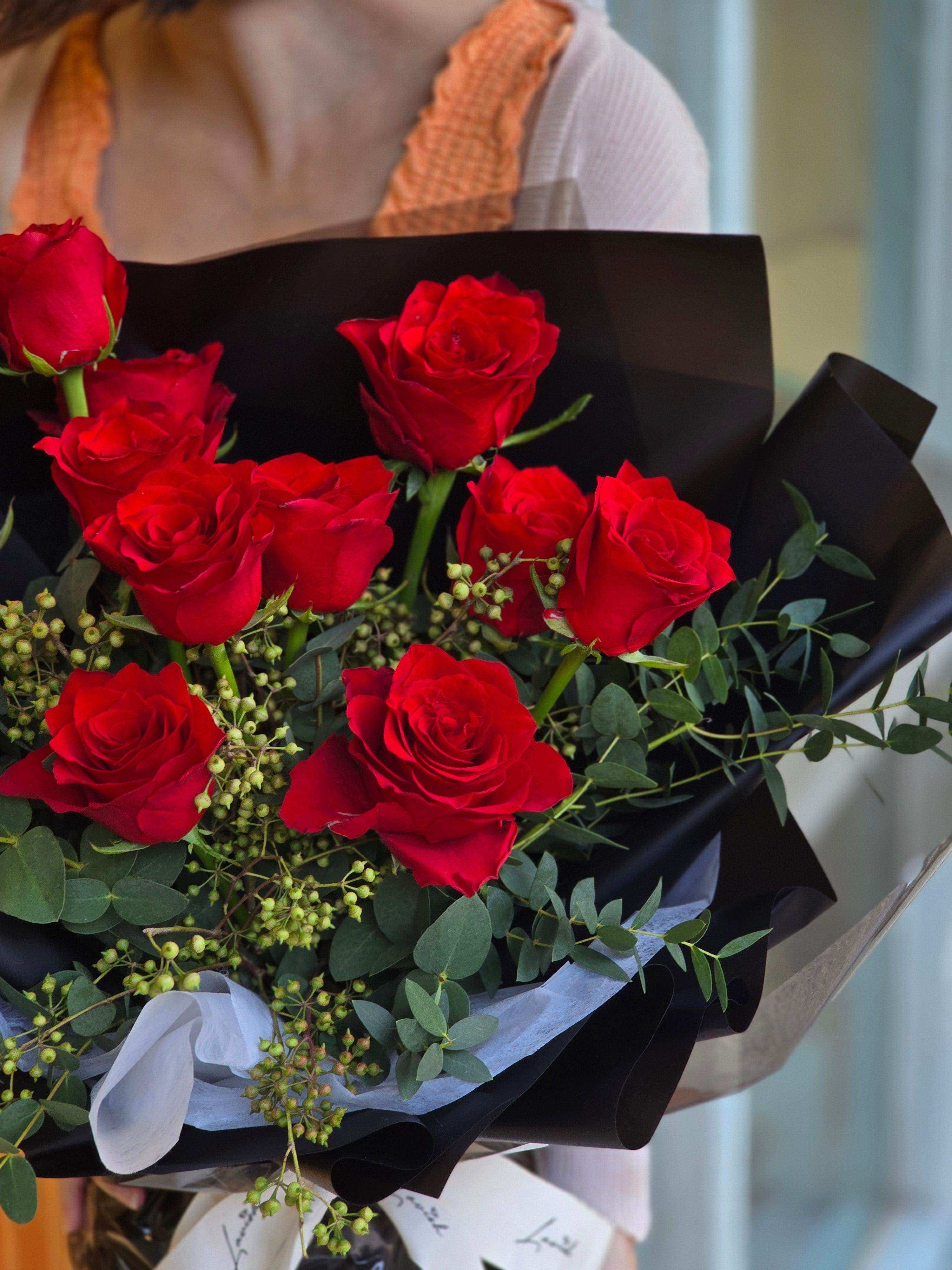 Dark Romance - Red Rose Bouquet