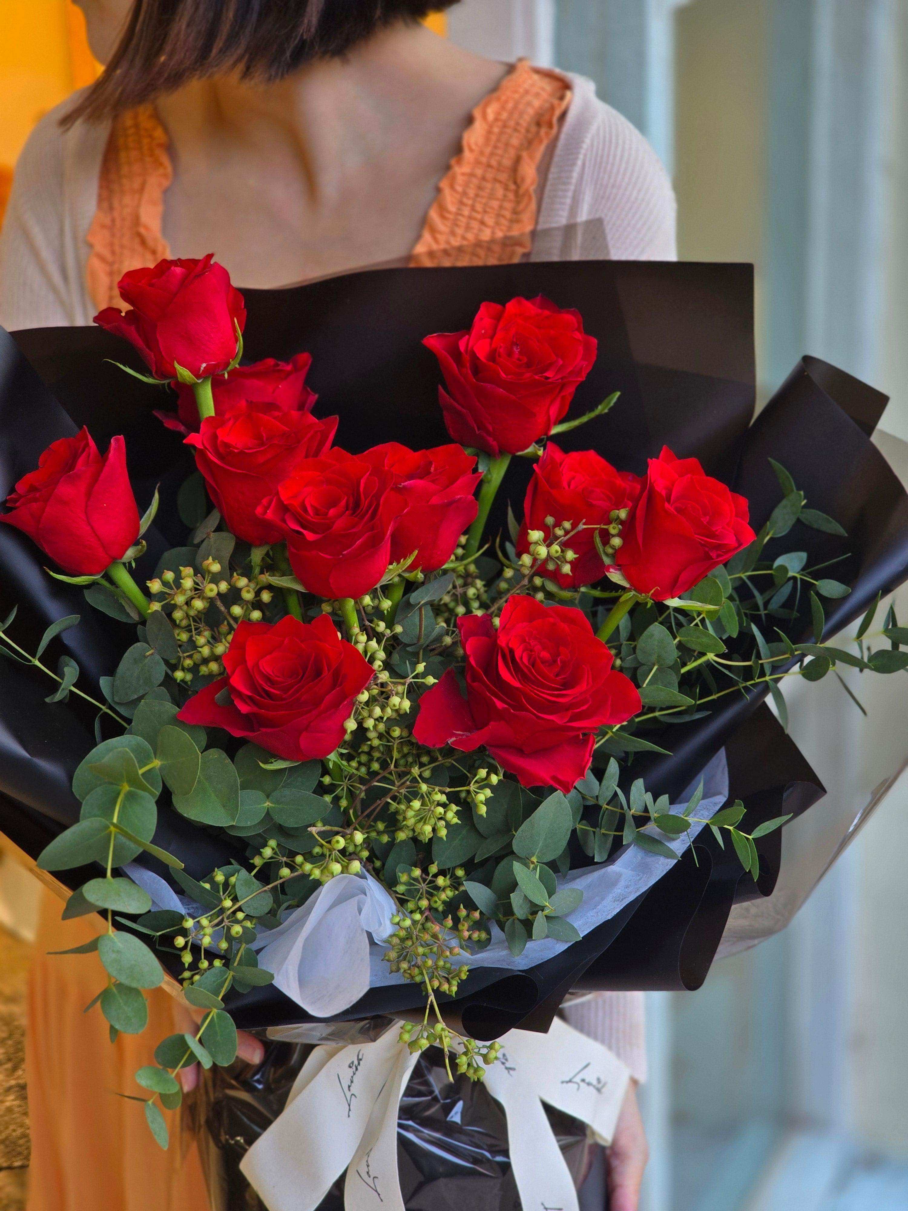 Dark Romance - Red Rose Bouquet