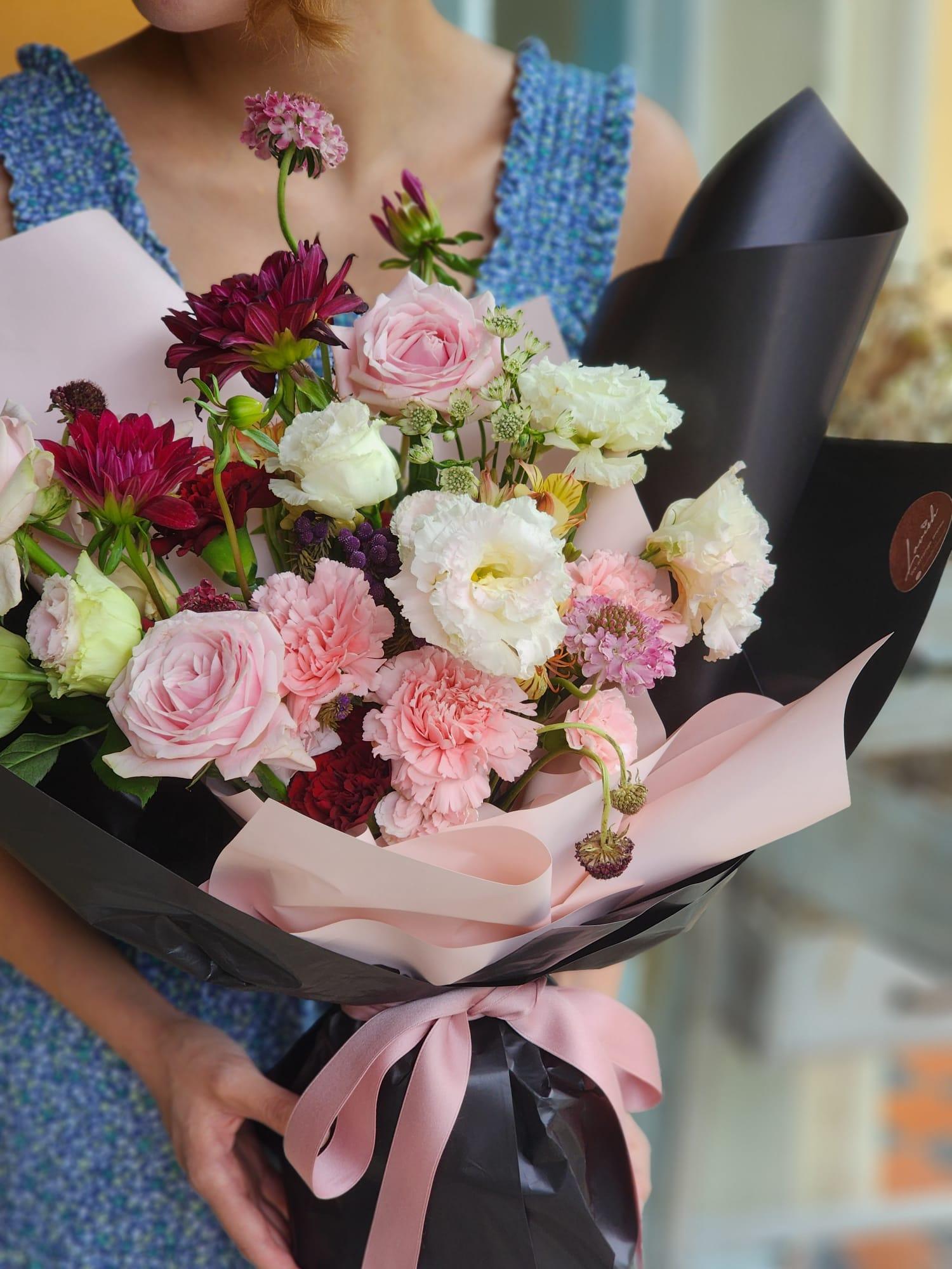 BlackPink - Rose Carnation Bouquet - Lavish Florist