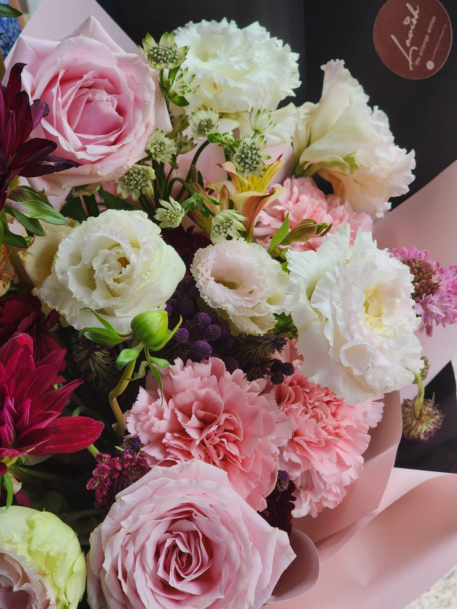 BlackPink - Rose Carnation Bouquet - Lavish Florist