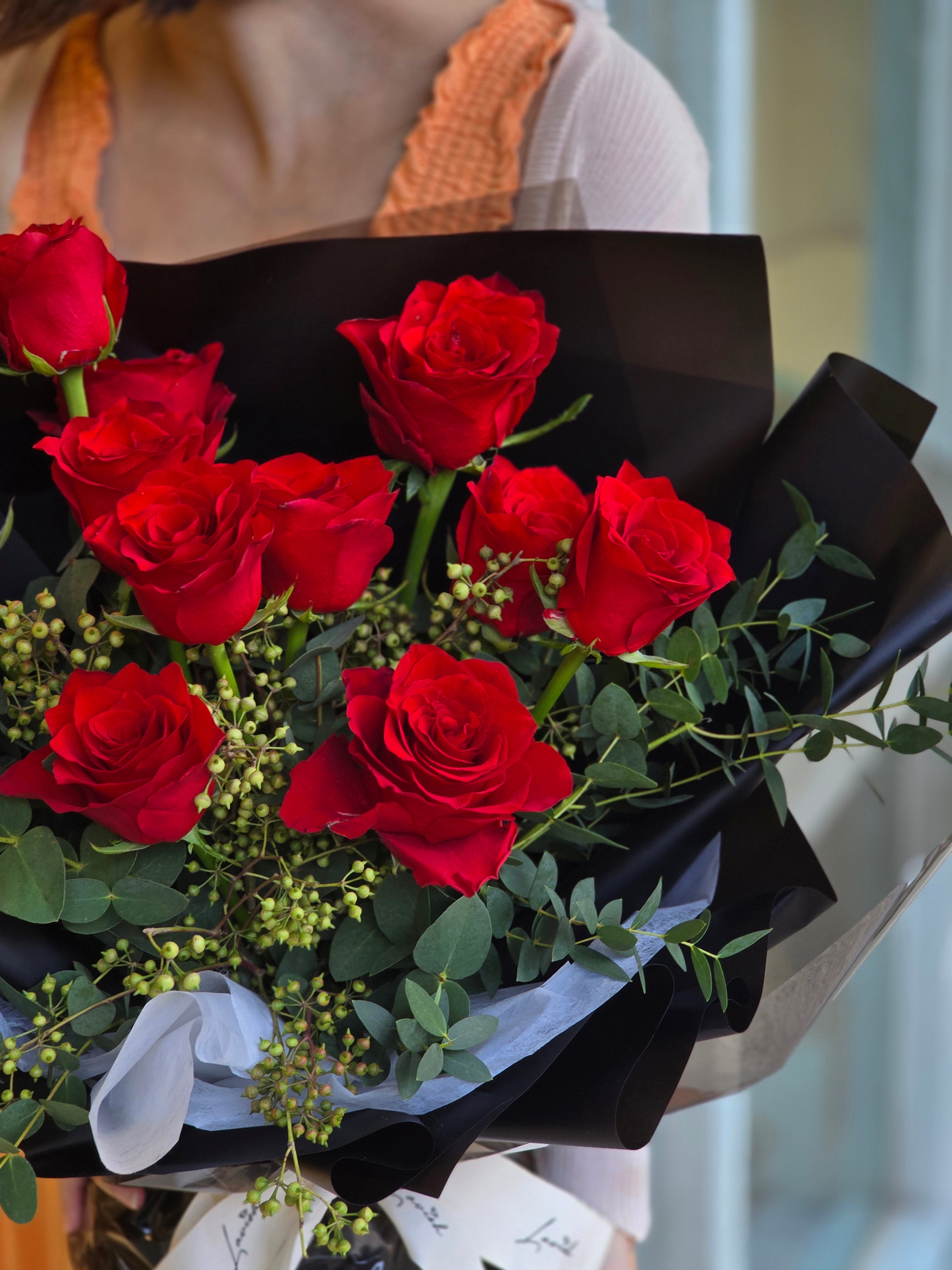 Dark Romance - Red Rose Bouquet